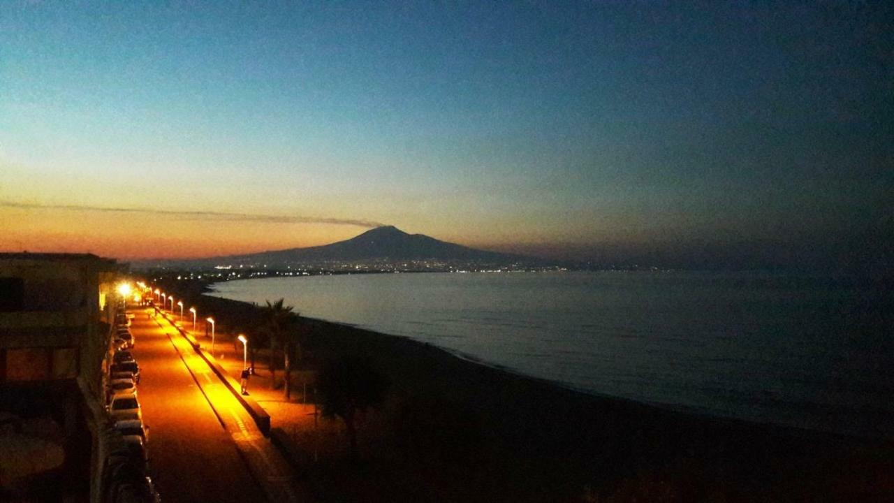 Noemi Holiday House Agnone Bagni Bagian luar foto
